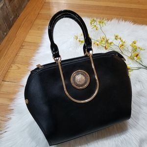 FASHION LEATHER Black Handbag With Zipper Closure...